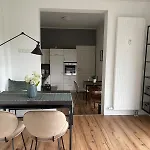 Grosse Design-wohnung Im Beliebtesten Stadtteil *