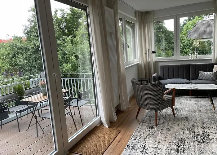 Grosse Design-wohnung Im Beliebtesten Stadtteil Apartment